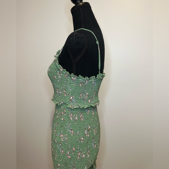 Green Ribbed Ruffle Dress - Picture 4 of 7